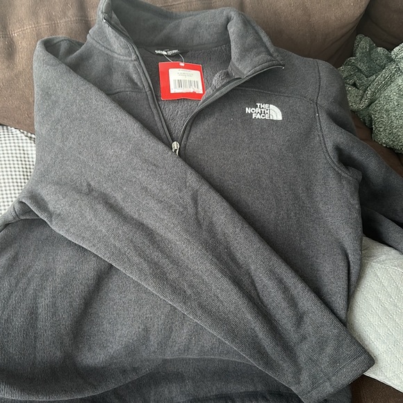 The North Face Men’s Quarter Zip - Picture 5 of 5